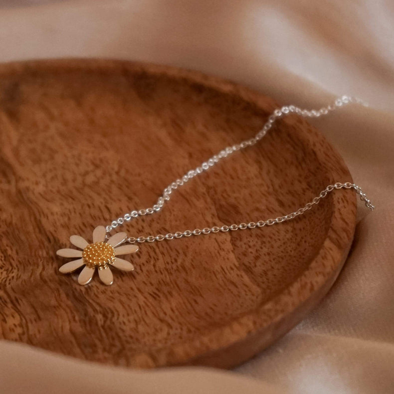 Vintage Daisy 18mm Necklace