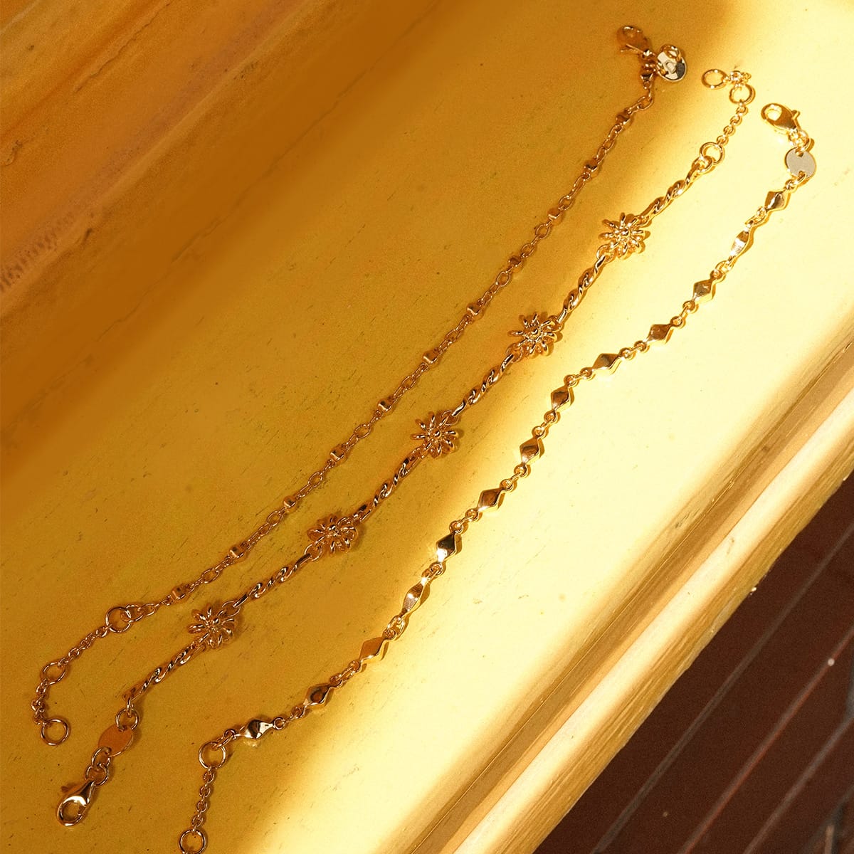 Daisy Chain Twist Bracelet 18ct Gold Plate