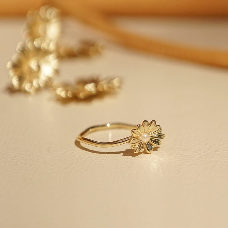 Daisy Pearl Flower Ring 18ct Gold Plate
