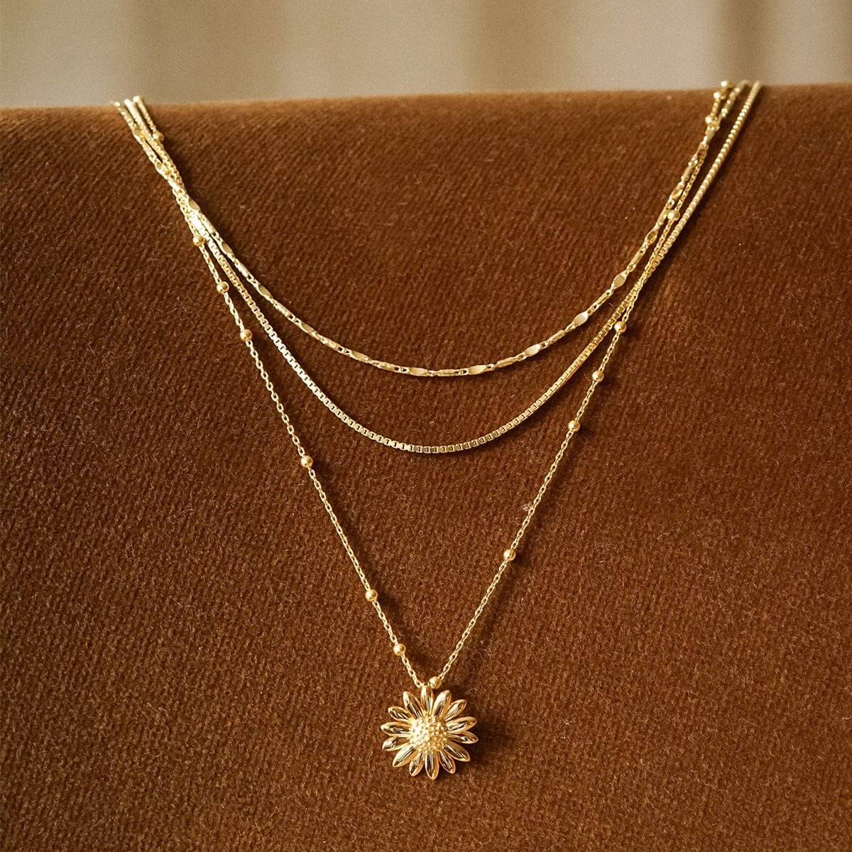 Small English Daisy Necklace 18ct Gold Plate