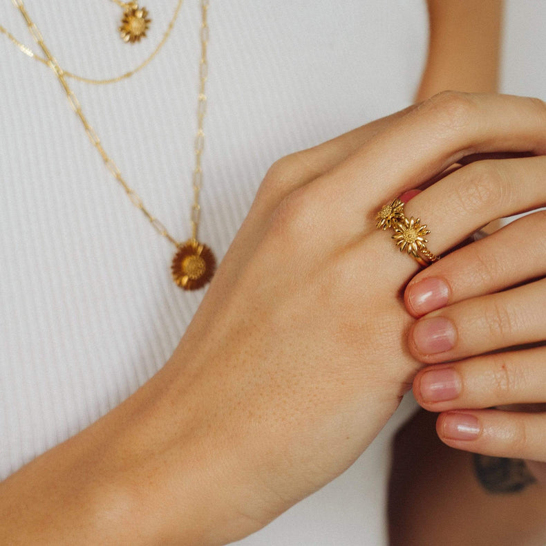 English Daisy Rope Ring 18ct Gold Plate